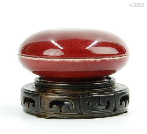 清 紅釉印盒 RED PASTE BOX WITH STAND; QING DYNASTY