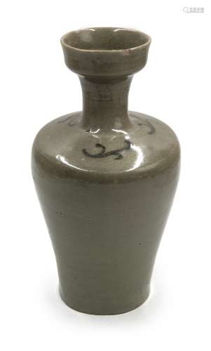 高麗時期（918-1392）青瓷盤口瓶 KOREAN CELADON BOTTLE; GORYEO(918-1392)