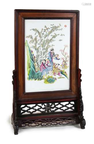 清 粉彩人物插屏 PORCELAIN TABLE SCREEN; QING DYNASTY