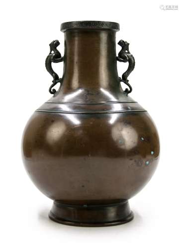 清 銅製天球雙耳瓶 BRONZE GLOBULAR VASE WITH DRAGON HANDLES; QING