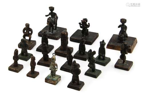 人物銅章十七枚 BRONZE FIGURE SEAL GROUP (17pc)