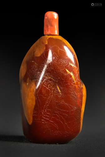 琥珀刻山水鼻煙壺 CARVED AMBER SNUFF BOTTLE