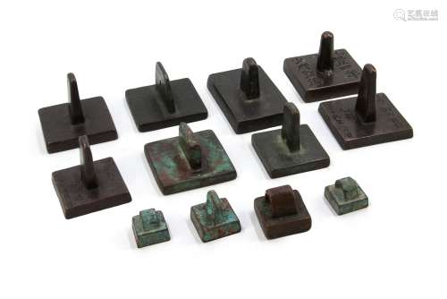 銅章十二枚 BRONZE SEAL GROUP (12pc SIMPLE FORM)