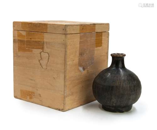 高麗時器（918-1392）黑釉油瓶 STONEWARE BLACK OIL BOTTLE; GORYEO(918-1392)