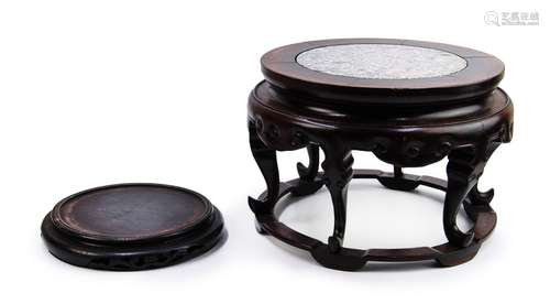 底座一組 PAIR OF WOODED BASE AND STOOL