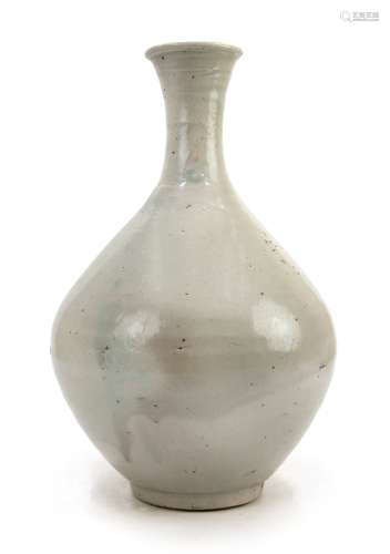 高麗時期（918-1392）青瓷玉壺春瓶 KOREAN PEAR-SHAPED VASE; GORYEO(918-1392)