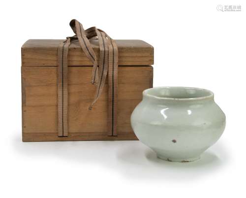 朝鮮王朝（1392-1910）白釉罐 KOREAN WHITE GLAZE JAR; JOSEON(1392-1910)