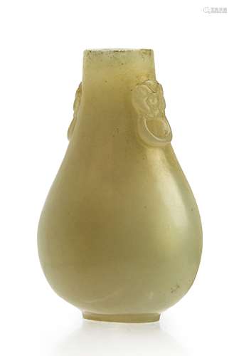 青白玉獸耳鼻煙壺 JADE PEAR SHAPED BEAST HANDLE SNUFF BOTTLE