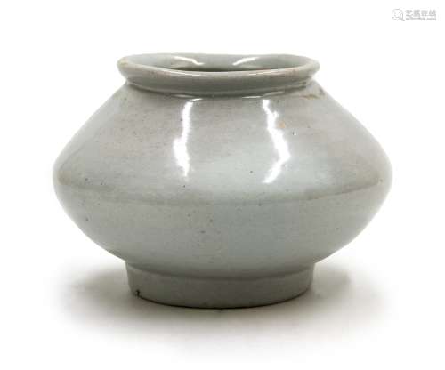 朝鮮王朝（1392-1910）白釉罐 KOREAN WHITE GLAZED JAR; JOSEON(1392-1910)