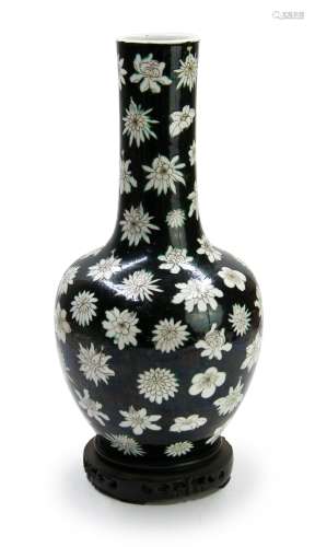 清末 墨釉百花瓷瓶 MILLE FLEUR NOIR VASE; QING DYNASTY