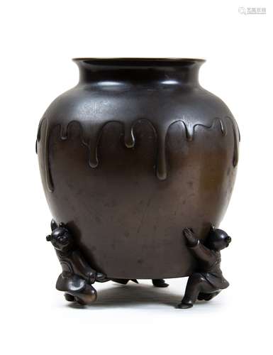 日本 童子抬瓶 MEIJI PERIOD, JAPANESE BRONZE JAR WITH BOYS