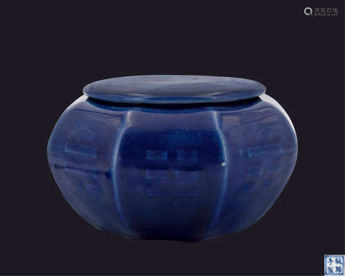 明嘉靖 霁蓝釉模印八封纹盖罐