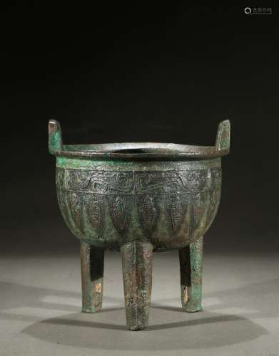 A bronze 'mythical phoenix' tripod vessel
