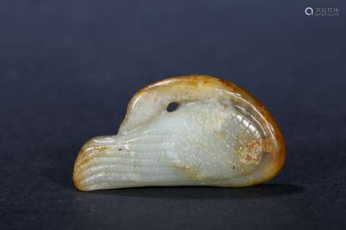 A white jade carved goose
