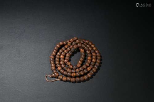 A sandalwood carved bead necklace