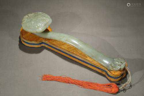 A white jade 'elephant' ruyi scepter