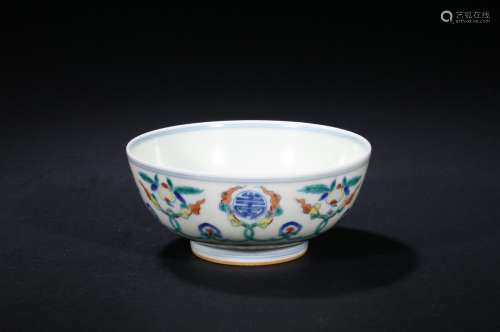 A doucai peach and shou bowl