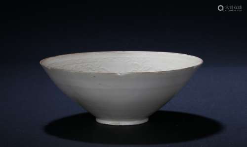 A Ding-type floral lobe bowl