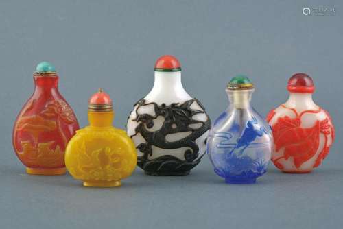 FIVE OVERLAY GLASS SNUFF BOTTLES