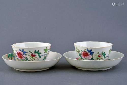 AN ELEGANT PAIR OF PORCELAIN FAMILLE ROSE TEA CUPS AND SAUCERS
