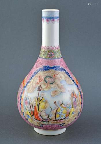 A FINE FAMILLE ROSE PORCELAIN VASE