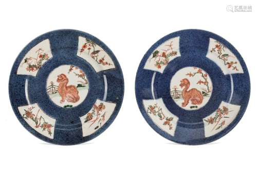 A FINE AND RARE PAIR OF PORCELAIN PLATES