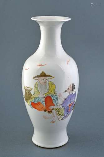 A FINE FAMILLE ROSE PORCELAIN VASE