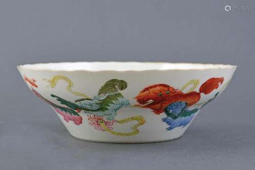 AN ELEGANT PORCEALIN BOWL DAOGUANG MARKED AND PROBABLY OF THE PERIOD