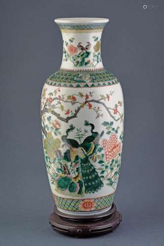 A VERY FINE FAMILLE VERTE PORCELAIN VASE