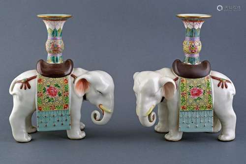 A FINE PAIR OF FAMILLE ROSE PORCELAIN ELEPHANTS FIGURES