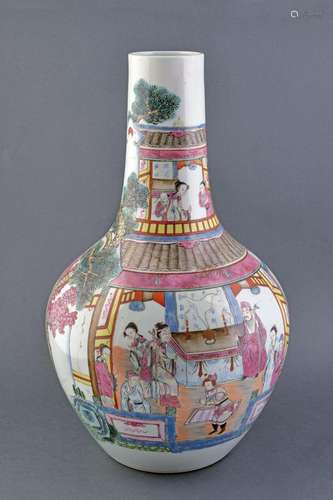 A FINE FAMILLE ROSE PORCELAIN VASE