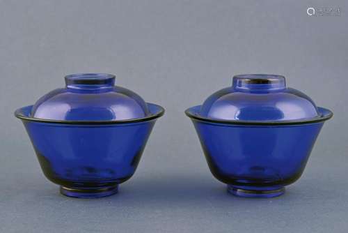 A FINE PAIR OF PEKIN GLASS CUPS AND COVERS