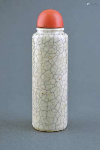 A BIG AND RARE CRAQUELE' PORCELAIN SNUFF BOTTLE