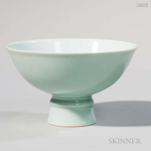Wintergreen-glazed Stemmed Bowl 冷绿色釉碗