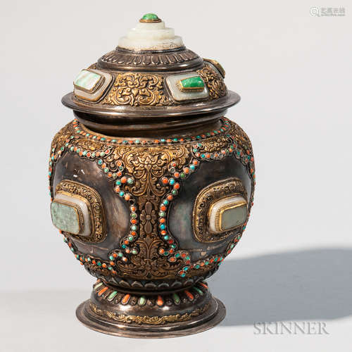 Parcel-gilt Silver/Copper Repousse Covered Vessel 镀金铜银模铸容器