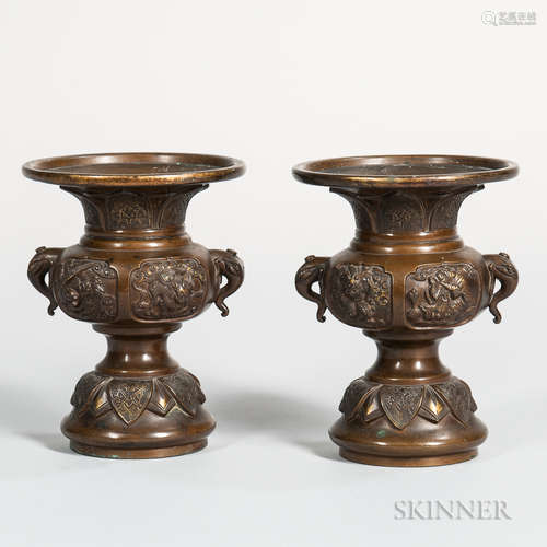 Pair of Bronze Vases 一对铜瓶