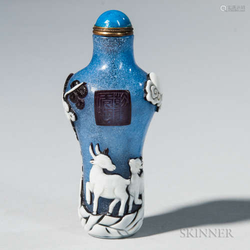 Blue Snowflake Peking Glass Snuff Bottle 蓝雪花玻璃鼻烟壶