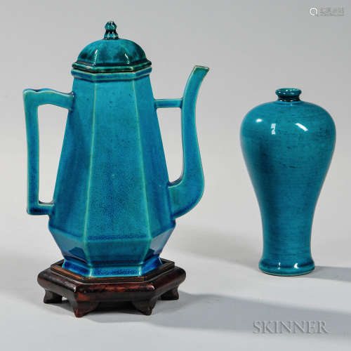 Two Turquoise-glazed Porcelain Items 两个翠蓝瓷器
