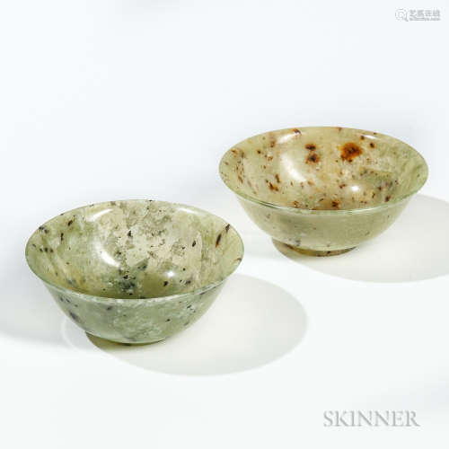 Near Pair of Serpentine Bowls 一对蛇形碗