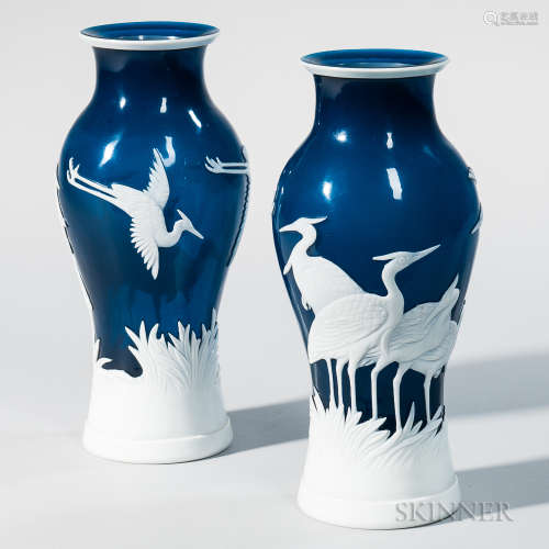 Pair of Peking Glass Vases 一对玻璃花瓶