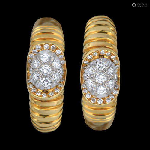 A PAIR OF 18K GOLD CLIP EARRINGS