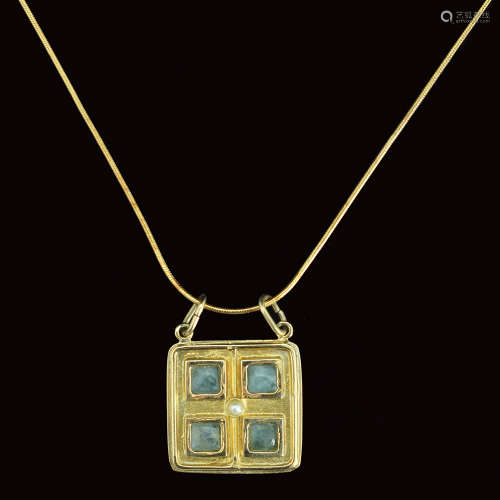 A 14K GOLD PENDANT AND NECKLACE
