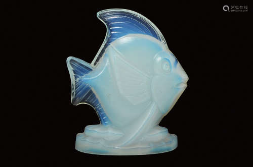 A SABINO OPALESCENT GLASS FISH