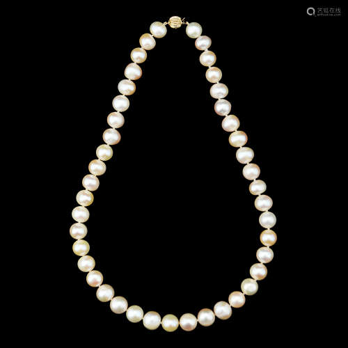 A PEARLS NECKLACE