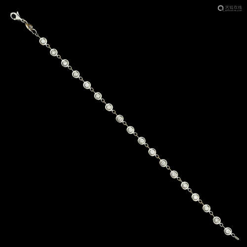 AN ITALIAN 18K WHITE GOLD BRACELET