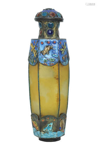 A CHINESE SILVER AND ENAMEL MOUNTED GLASS SNUFF BOTTLE AND STOPPER