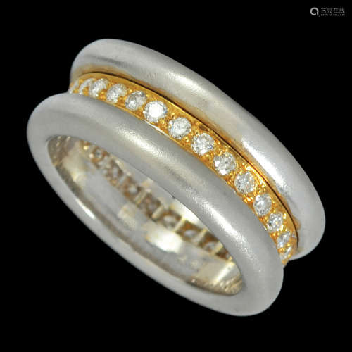 AN 18K WHITE AND YELLOW MATT GOLD RING