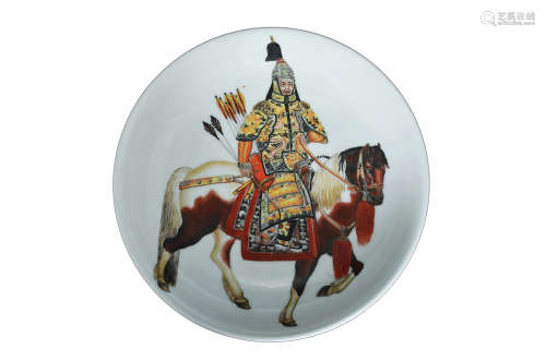 A CHINESE PORCELAIN DISH WITH PORTRAIT OF EMPEROR QIANLONG