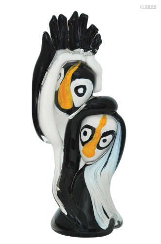 AN ART GLASS FIGURE OF TWO PENGUINS