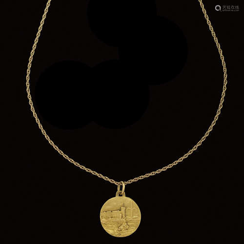 AN 18K GOLD NECKLACE AND PENDANT